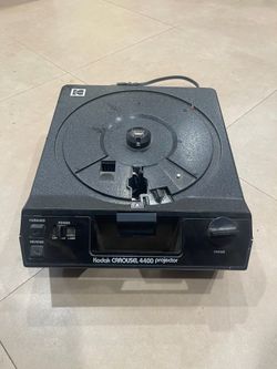 Kodak Carousel 4400 projector  - 3 slide trays