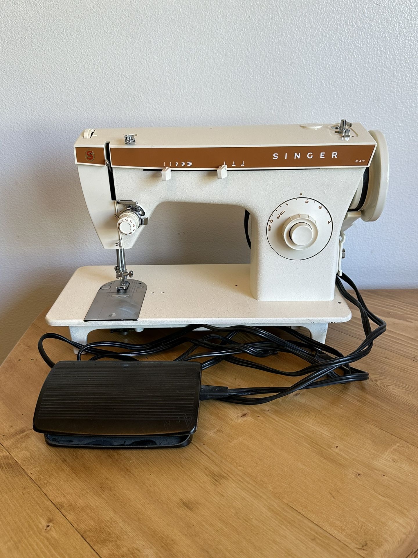 Vintage Singer 247 Heavy Duty Sewing Machine