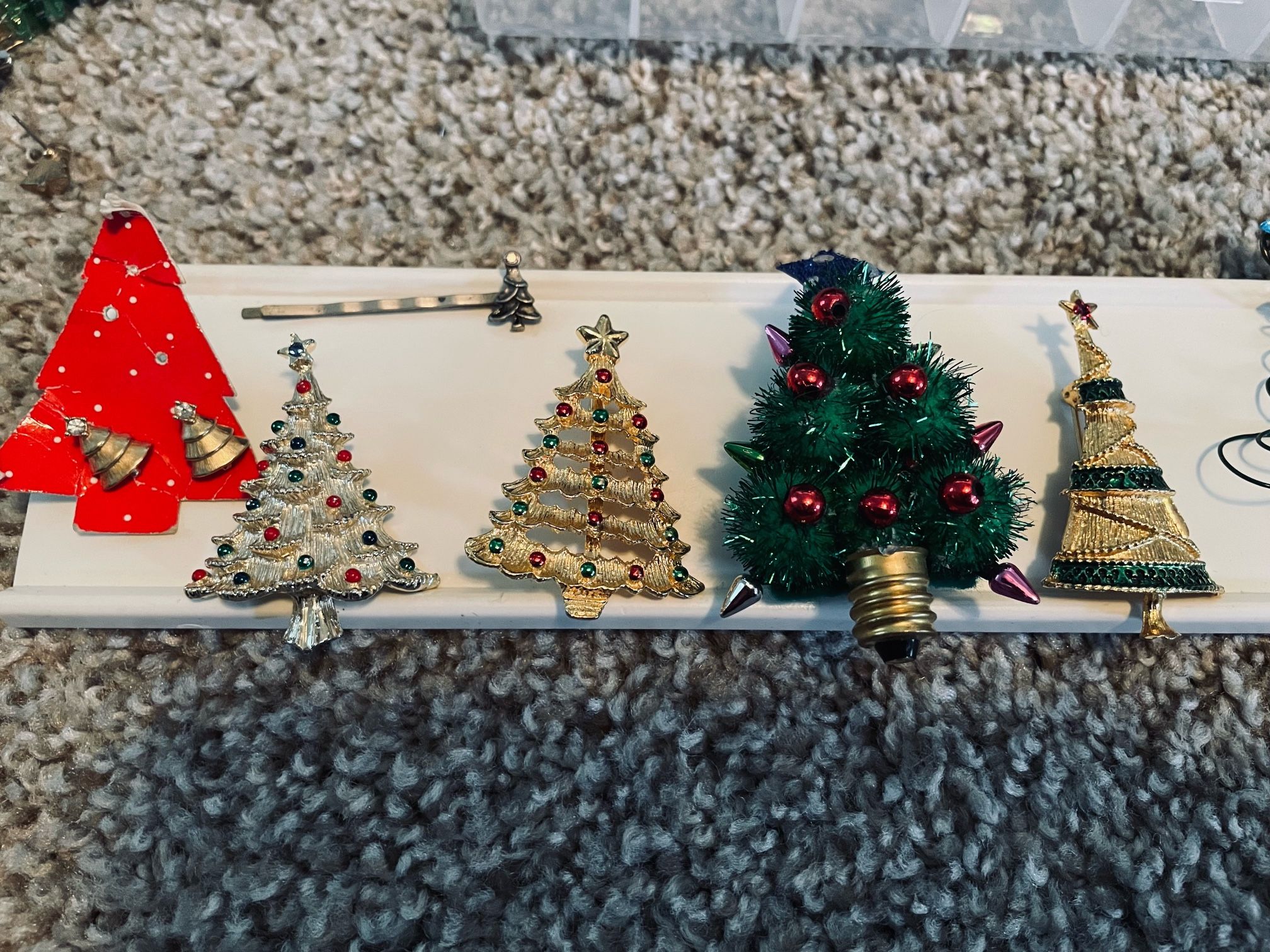 Vintage Christmas Jewelry