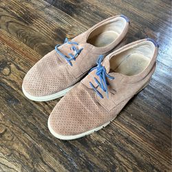 Men’s 9.5 Shoes - Free must pick up