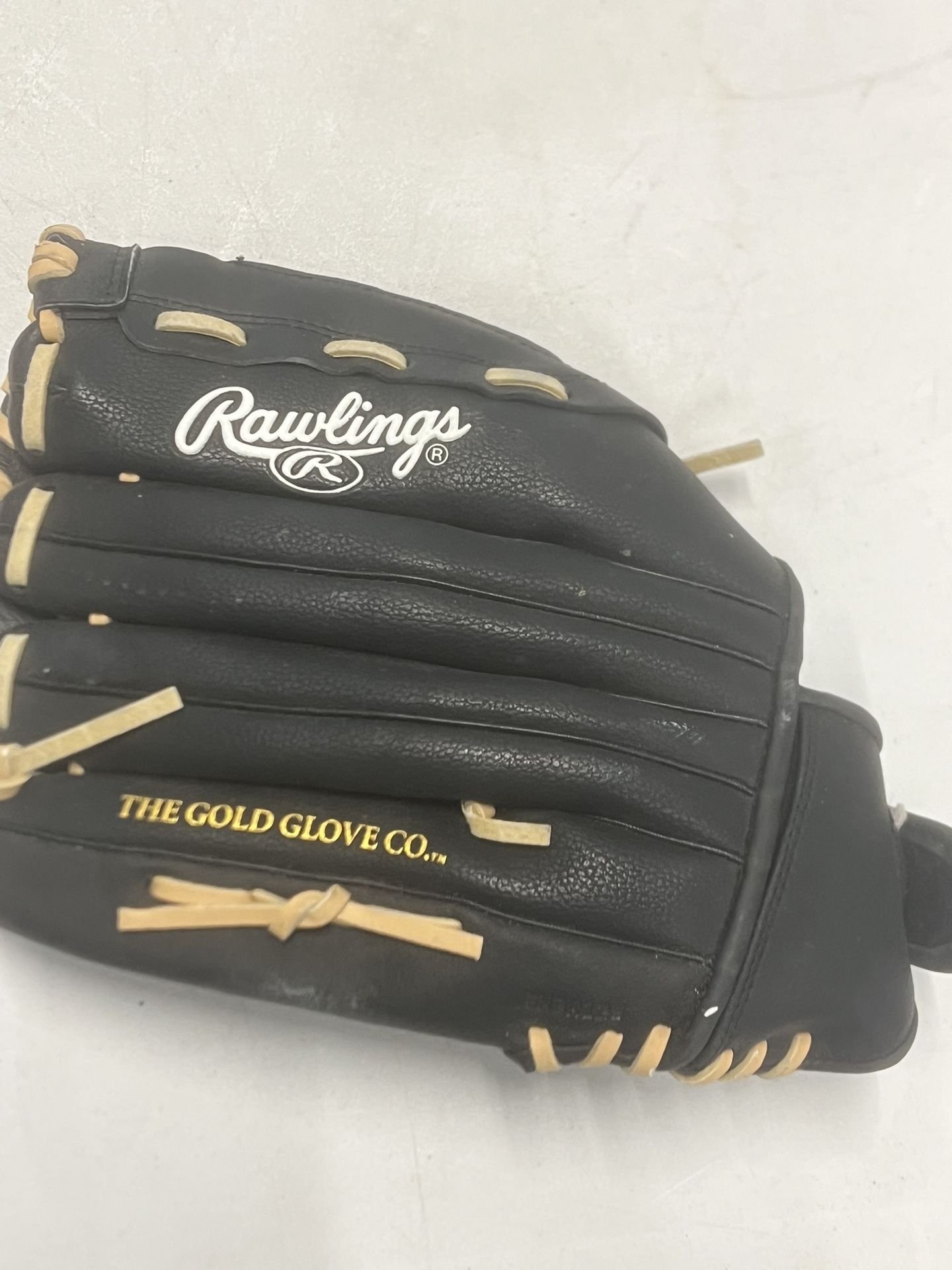Rawlings RSB Softball Series Glove SS13W 13 Inch RHT Black Leather W Zero Shock. Pre owned in good with minor cosmetic blemishes from normal usage.  