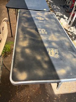 Folding table