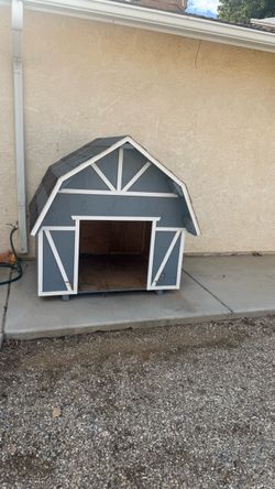 XL Dog house