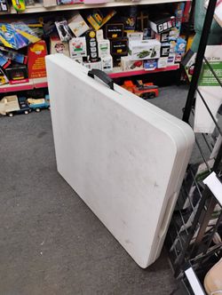 5 ft foldable White plastic table