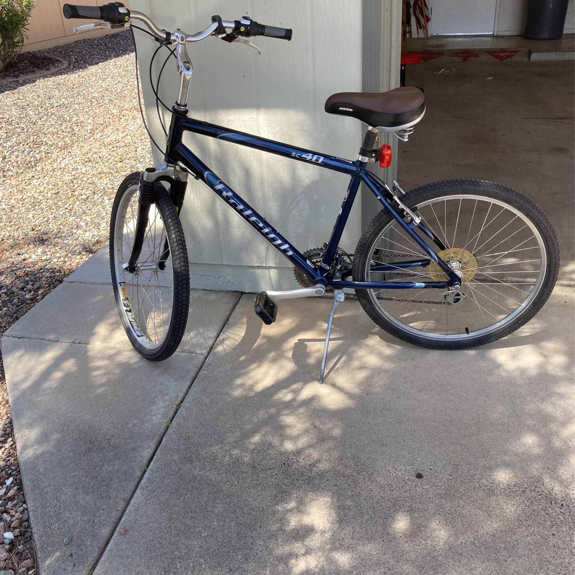 RALEIGH SC 40 crossover bicycle excellent condition for Sale in