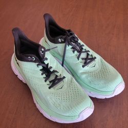 Hoka One One Clifton Edge Green Ash Men's Running Shoes Size 11.5 
1110510-GAOS.
US size 11.5, EUR 46.
Perfect shape, like new, please see the photos.