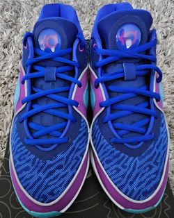 Men's size 9 Nike  KD16s