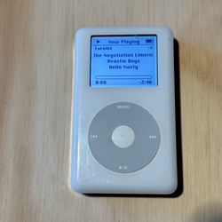 Apple iPod Classic 4thGen Model:A1059 40GB Whit Tested Good w/6464-Songs-Charg