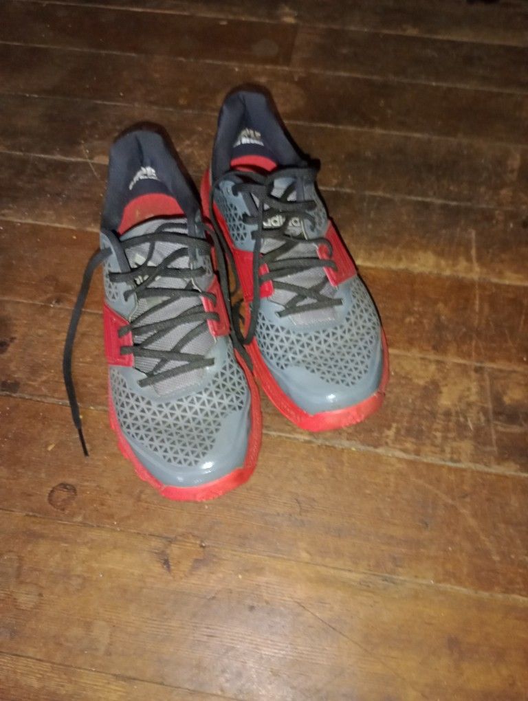Adidas Bounce Size 9