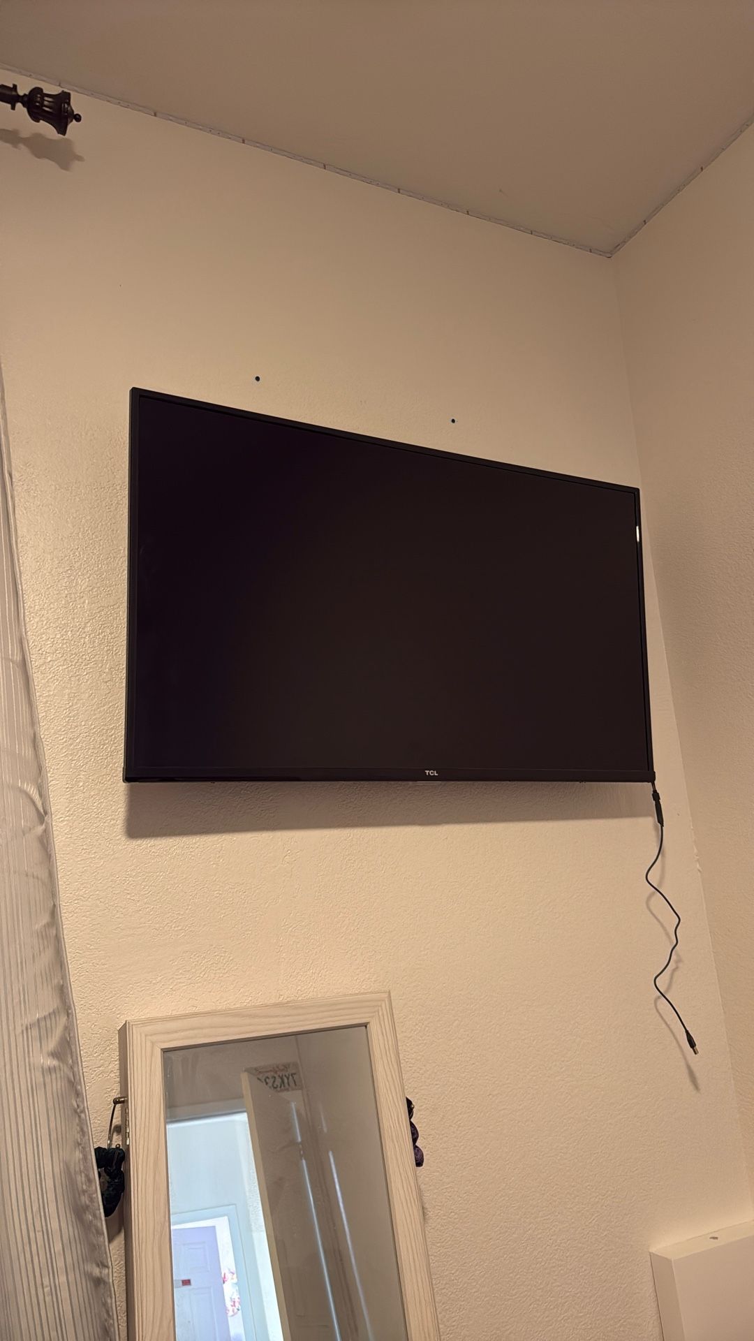 42 Inch TCL Roku Tv Like New