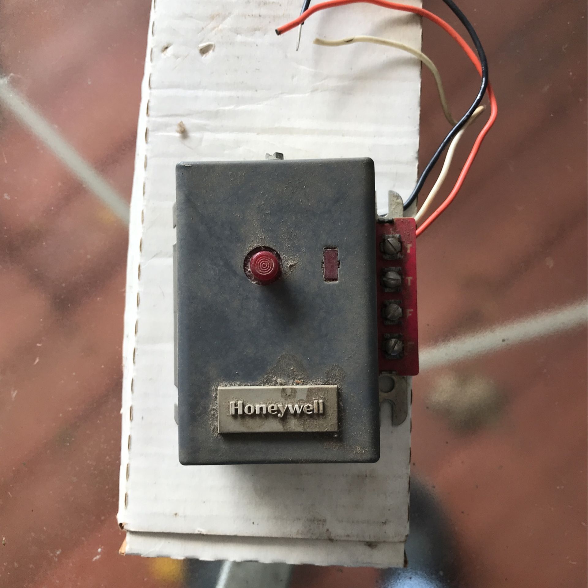  R8184G 1013 Protector Relay