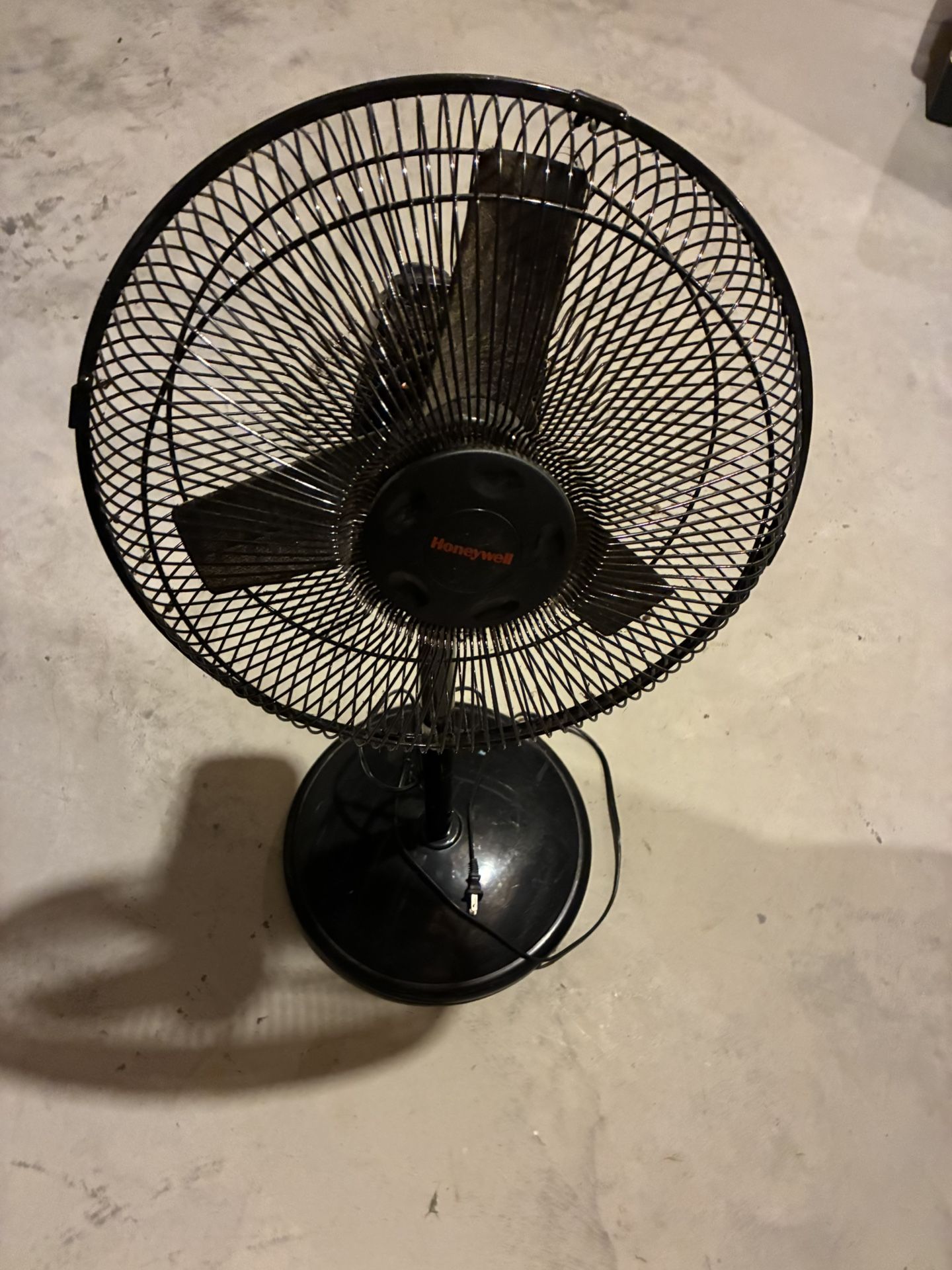 Honeywell Freestanding Oscillating Fan