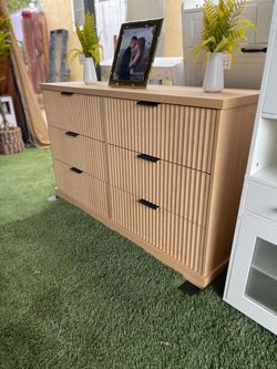 6-Drawer Fluted Wood Dresser Natural Oak