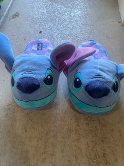 Women’s Disney stitch slippers size 11/12