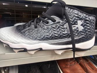 Under Armour Wide Width Spotlight Hammer Mens Size 12 Football Cleats BLK/WHT