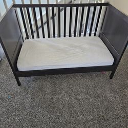 Baby Crib / Bed