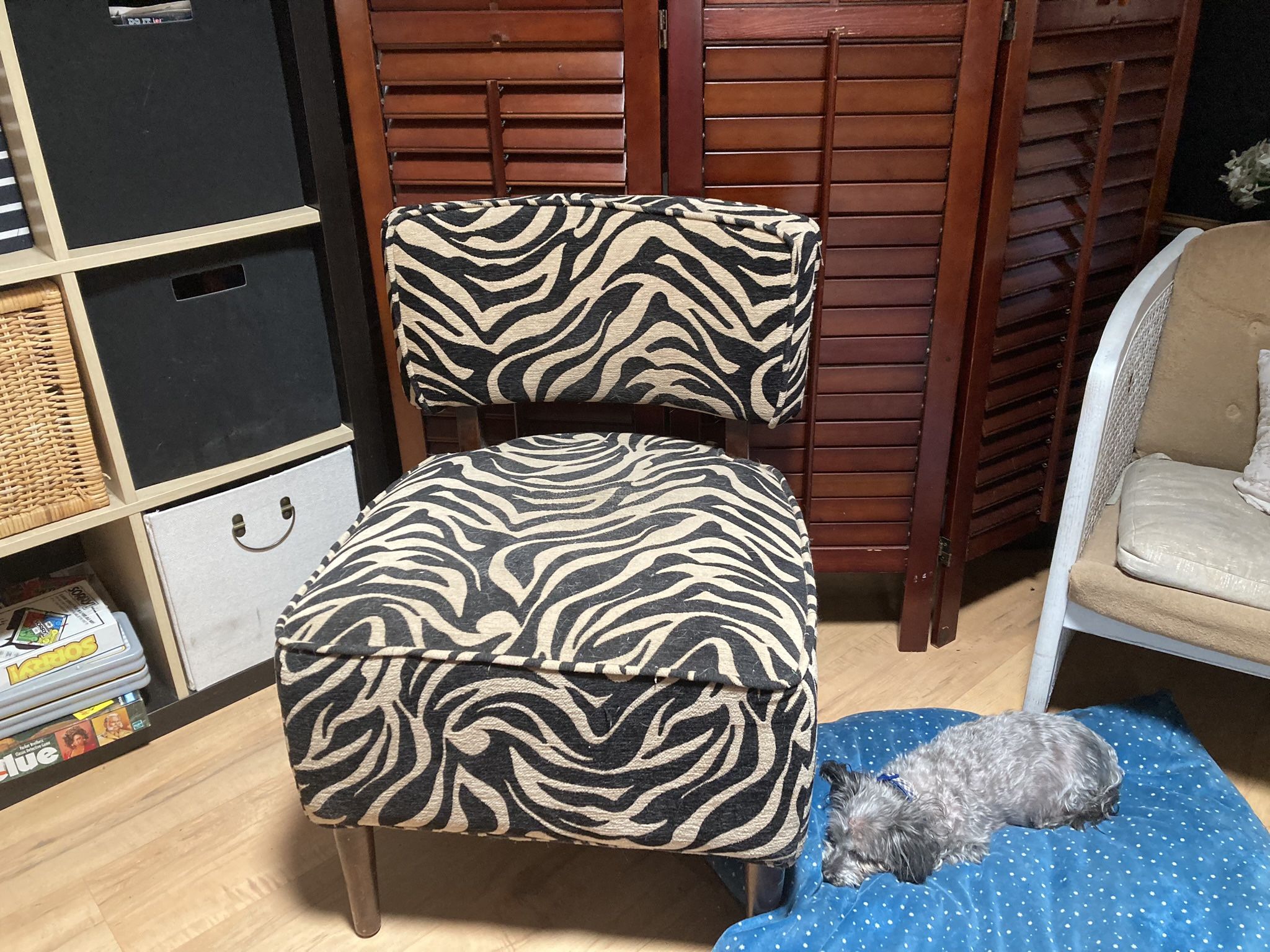 Great little Side chair with wooden cherry legs.