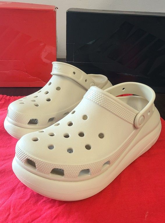Crocs Classic Crush Platform Clogs Bone Color Unisex M 6/ Women's 8