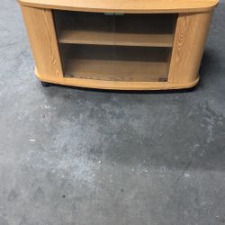 35”wx21”dx21”h Very good condition TV stand