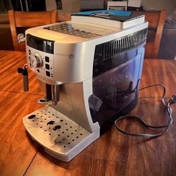 DeLonghi Magnifica XS Bean-to-Cup Machine