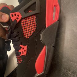 Air Jordan 4 (Red Thunders) 