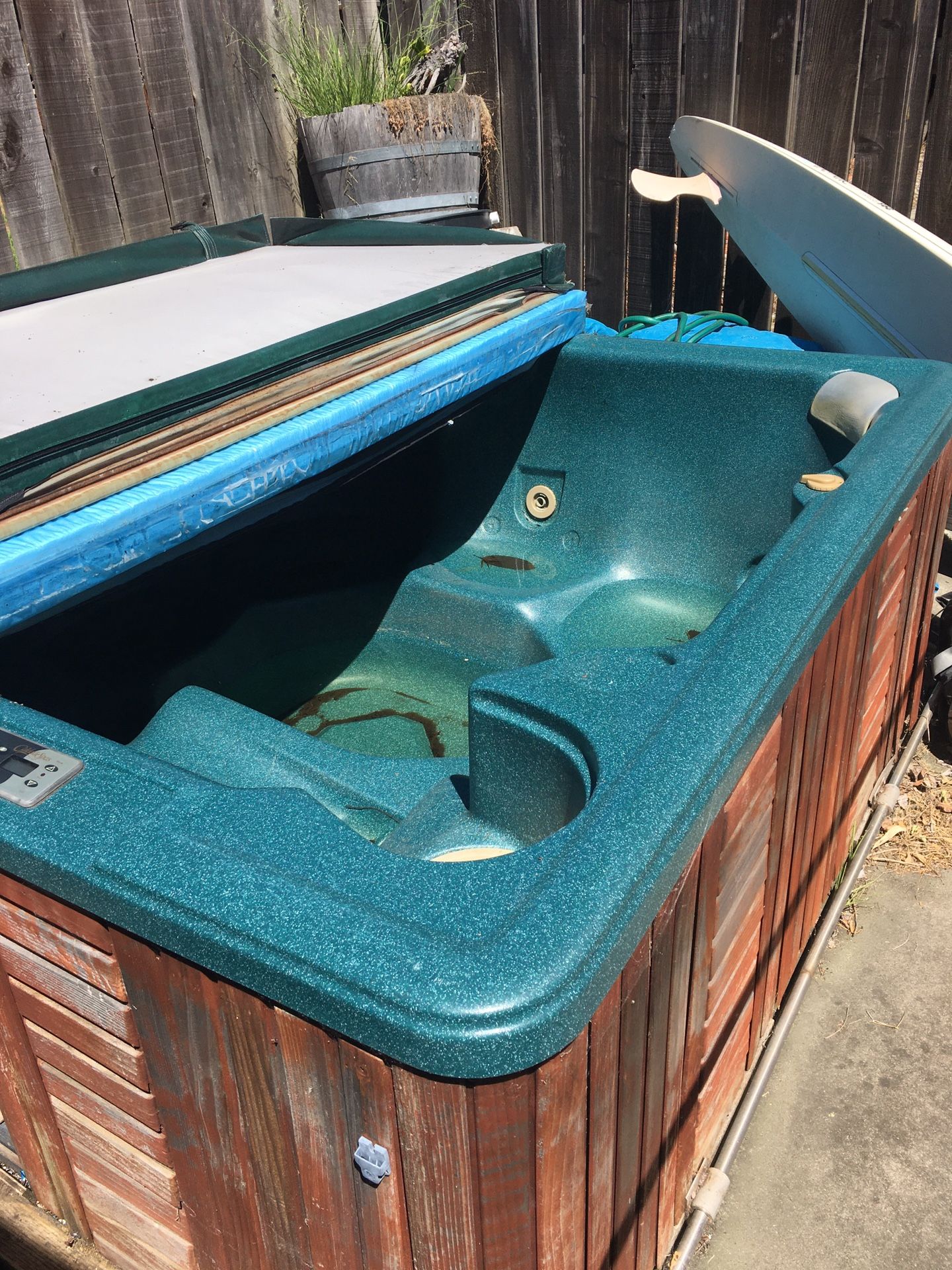 Hot Tub Caldera Spas 7’ x 7’. With cover