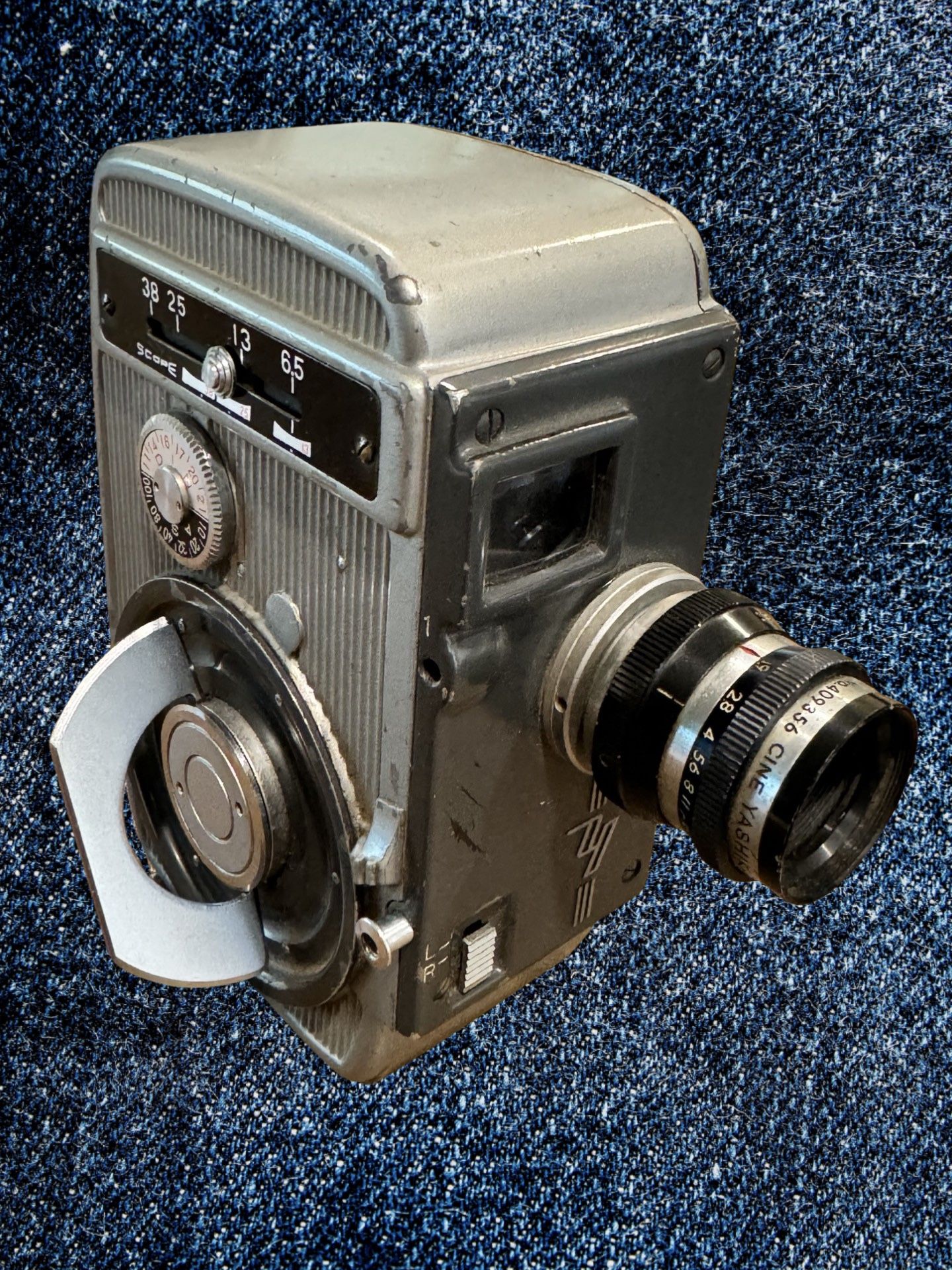 Yashica 8 Vintage 8mm Movie Camera. Everything Seems To Work, But It Is Untested