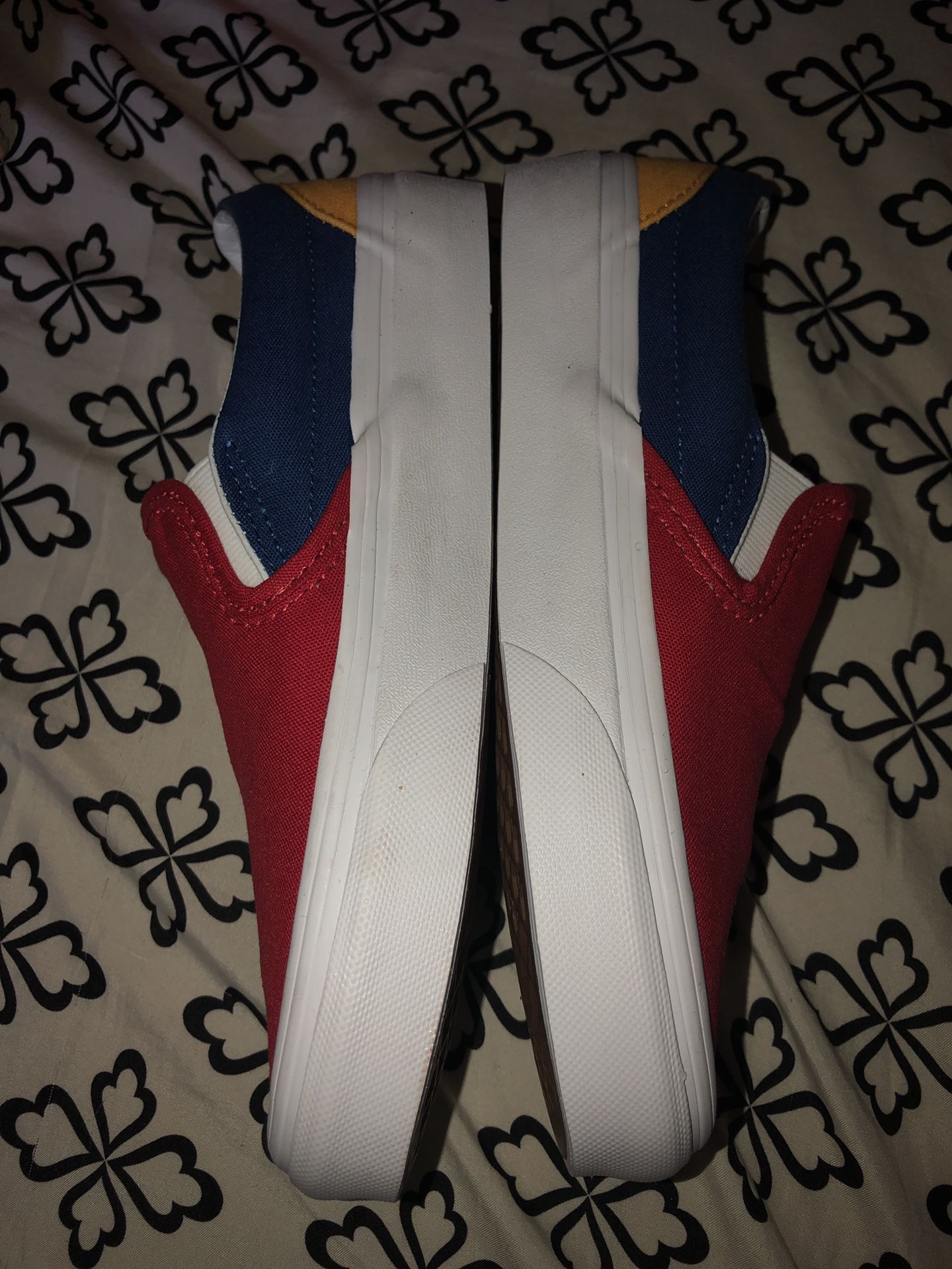 DS VANS YACHT CLUB (LIMITED EDITION) SIZE 6