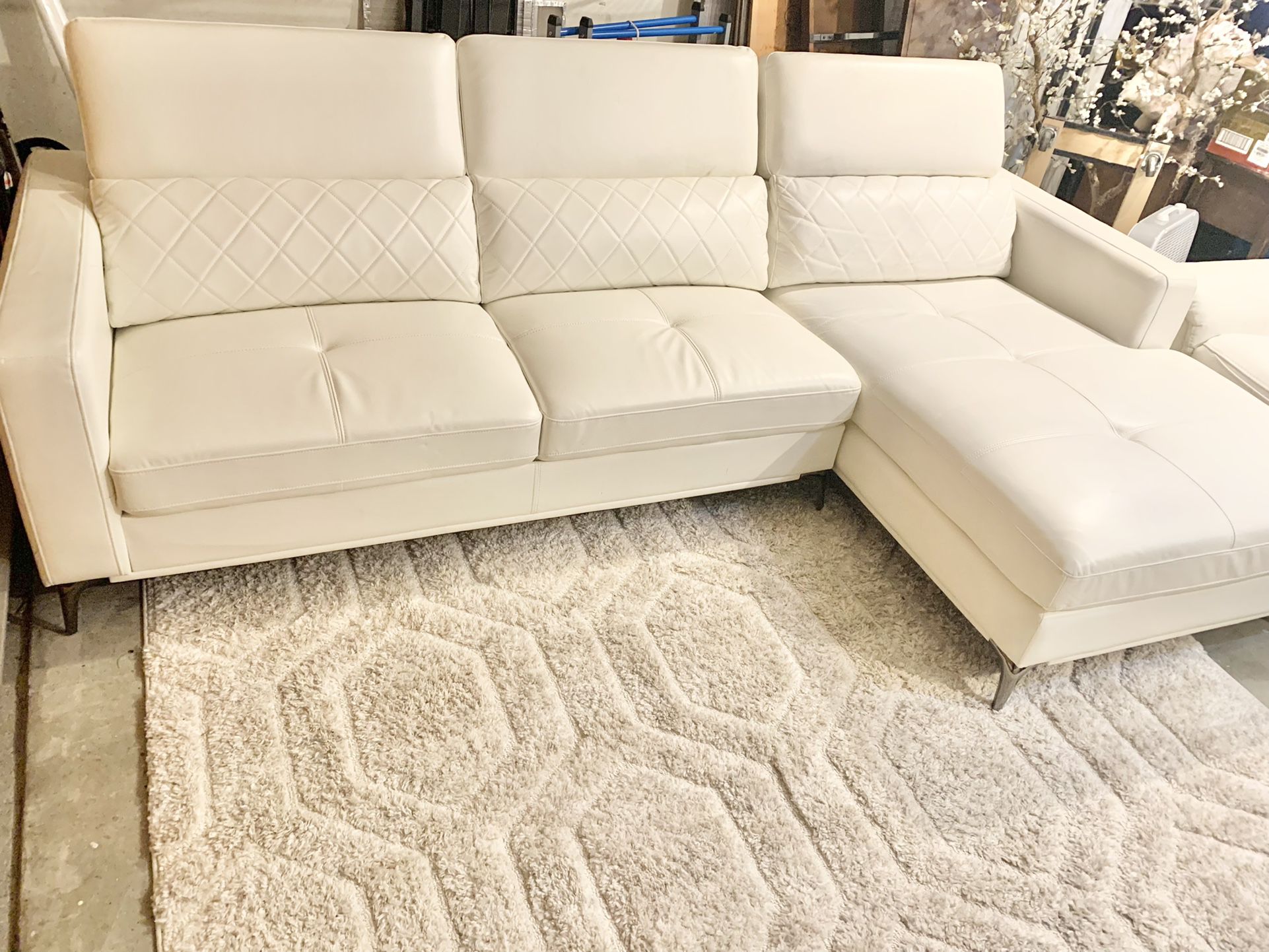 Like New Sofia Vergara Leather Sectional Couch 