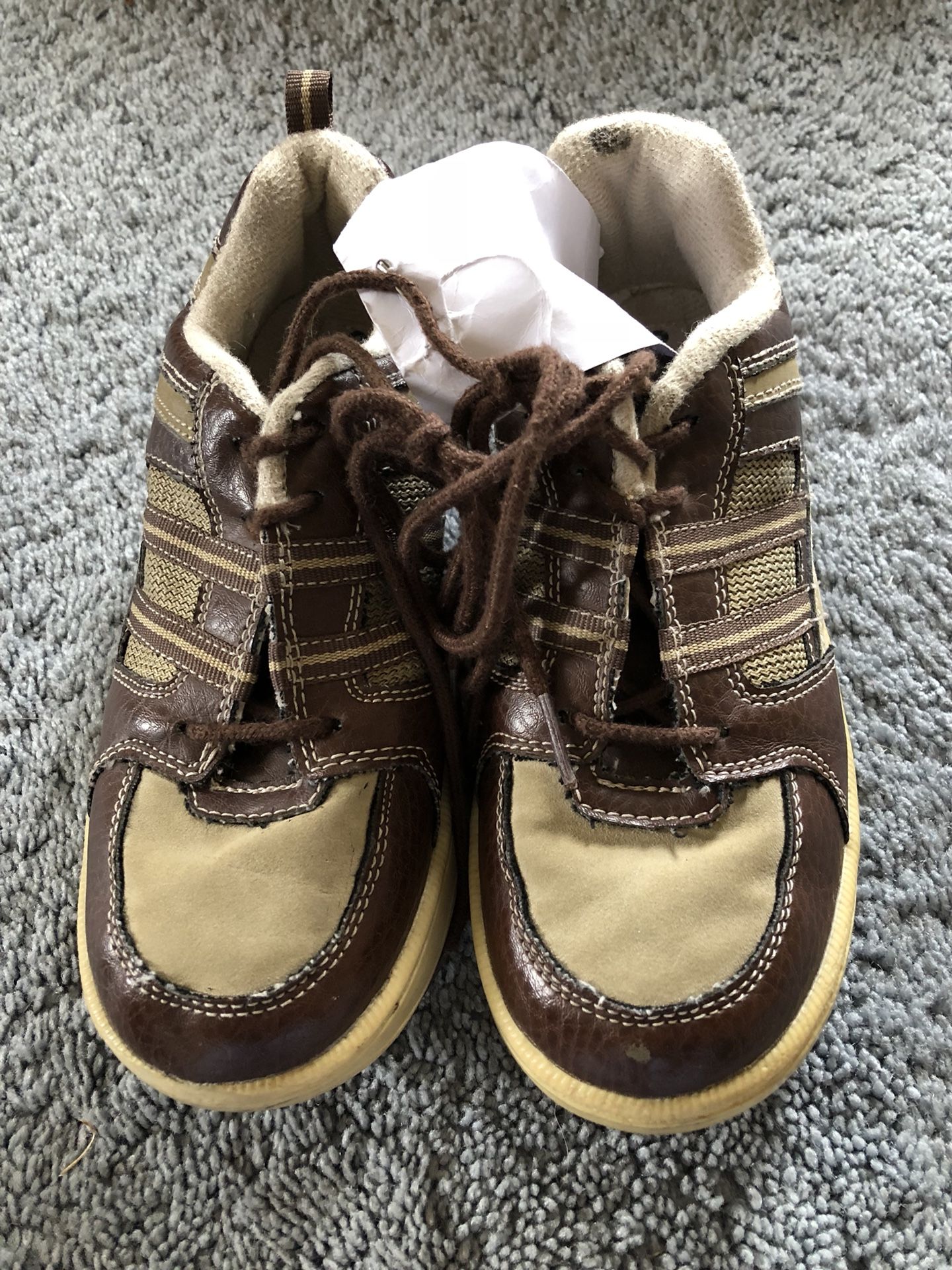 Boys Oshkosh sneakers Sz 1