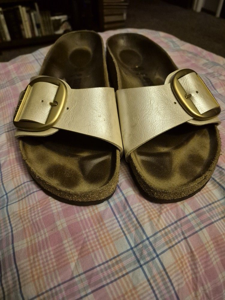 BIRKENSTOCK SIZE 9 EXCELLENT CONDITION ORIGINAL PRICE $78.