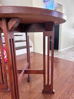 Round Wood Pedestal Table