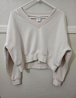 No Boundaries  V-Neck Cropped Sweatshirt