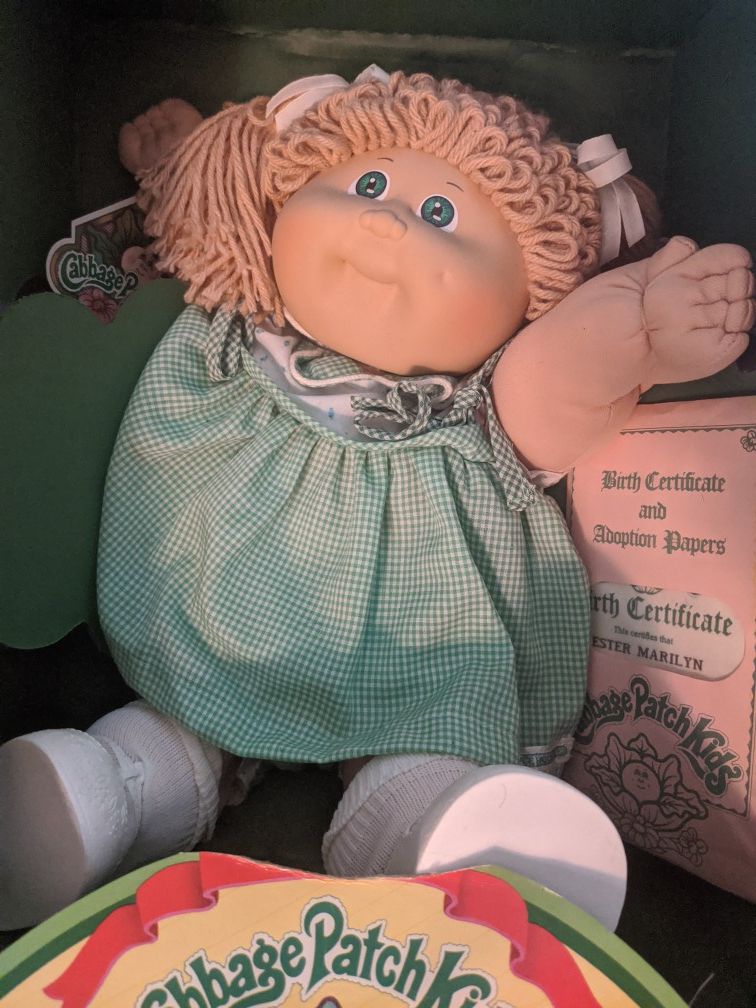 Cabbage Patch (1984/1985) With Birth cert & Adoption Papers