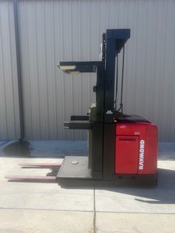2008 Raymond order picker