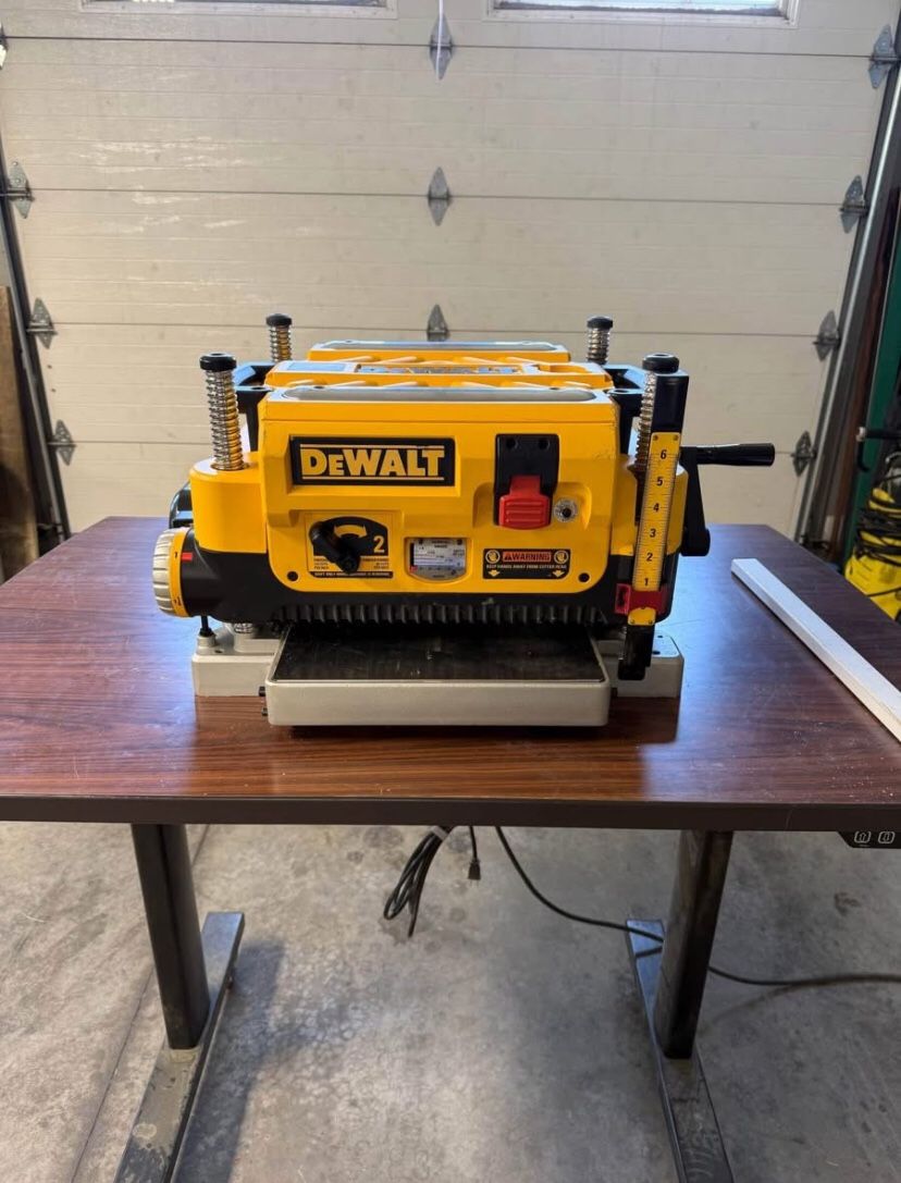 Dewalt Thickness Planer DW735