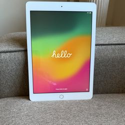 Apple iPad (6th Gen) - 32GB, Wi-Fi, Silver/White