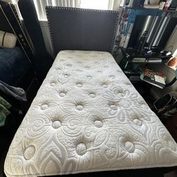 Two Twin Beds With Box And Mattress