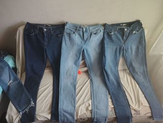 Women Levi's skinny jeans