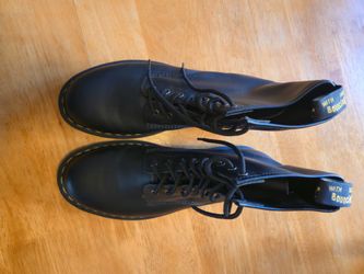 Dr. Martens 1460 Smooth Black Leather Boots
Men's Size 12 (UK 11 / EU 46)