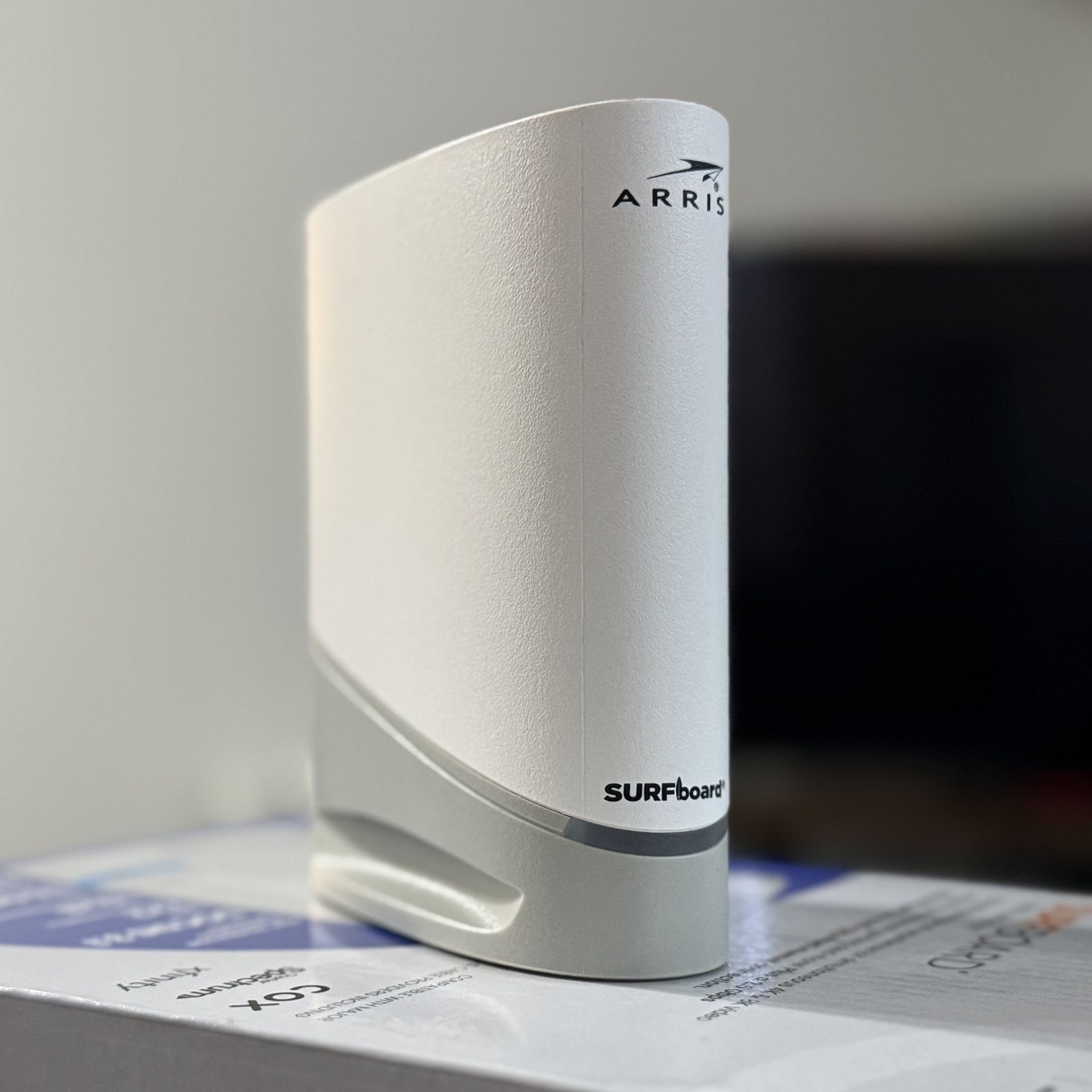 ARRIS - SURFboard S33 32 x 8 DOCSIS 3.1 Multi-Gig Cable Modem with 2.5 Gbps Ethernet Port - White