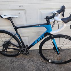 Giant Defy Advanced Pro 0 Disc  Carbon Endurance Road Bike, Carbon Wheels