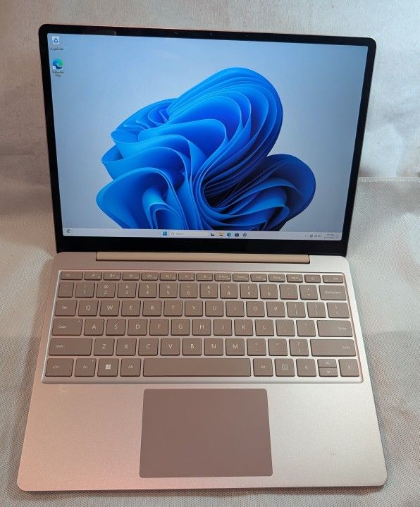 Nice MICROSOFT SURFACE LAPTOP GO 2 WINDOWS 11 TOUCHSCREEN 8GB RAM PENTIUM i5