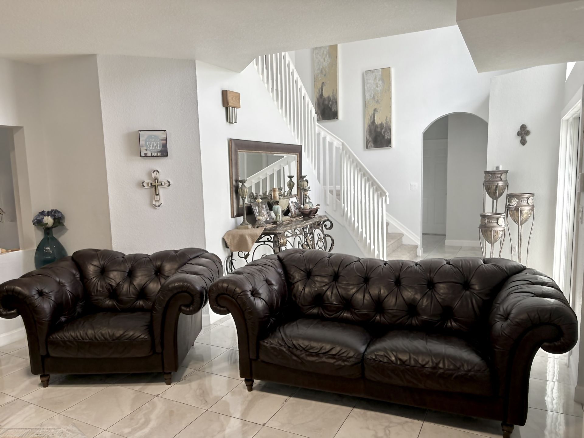 Gorgeous Genuine Leather Couch Set Excellent Condition No Rips No Tears No Scratches 
