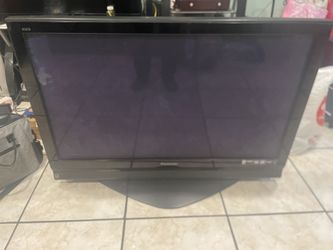 PANASONIC 40 INCH TV 