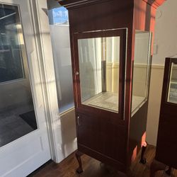 2 Store Jewelry Display Pieces With Light