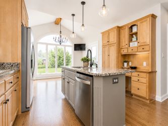 Beautiful Maple Kitchen Cabinet Set with Granite Countertops