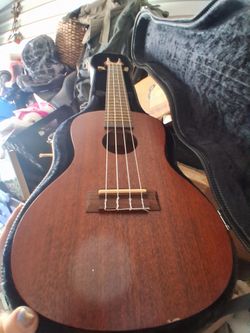 Mahogany Ukulele with Hard Case