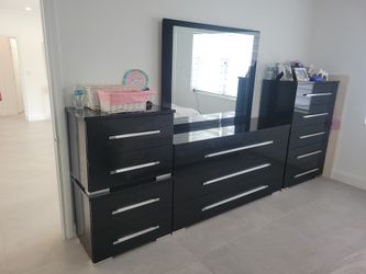 Bedroom Set 4 Pcs With Mirror