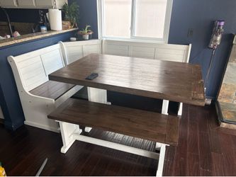 Kitchen nook with bench